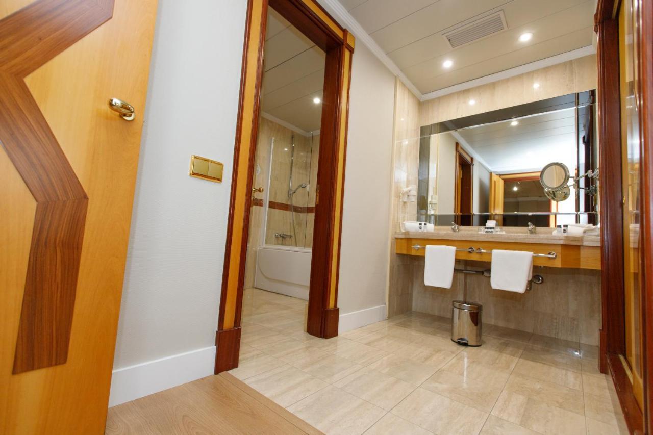 Suite Familiar (2 adultos + 2 niños)